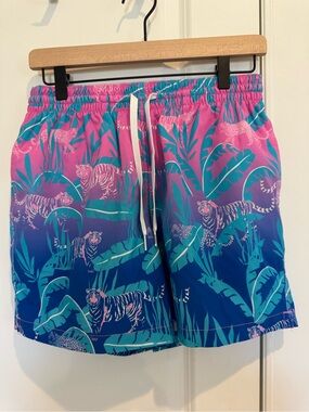 Chubbies Men Tropical Tiger Swim Shorts in Pink & Blue